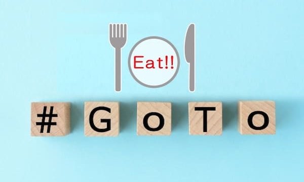 木のブロックで#Go To Eatの文字