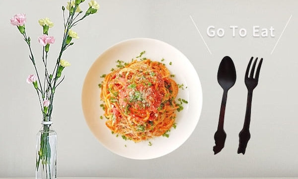 フォーク、パスタ、花
